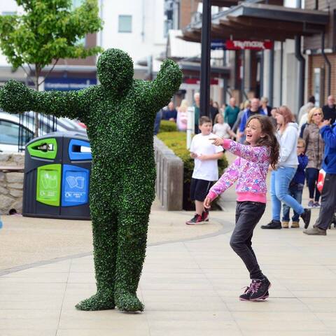 She's behind you! Human Hedge antics at a shopping centre entertainment booking